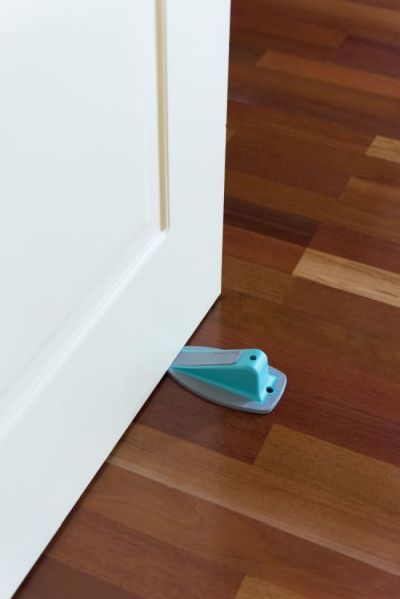 Cale porte universel ergonomique pour hôtels