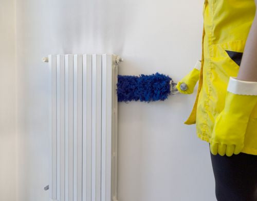 Dépoussiérage à l'arrière de radiateur en zone inaccessible