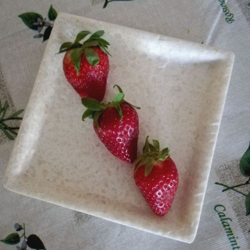 Assiette carrée mélamine marbre blanc élégante
