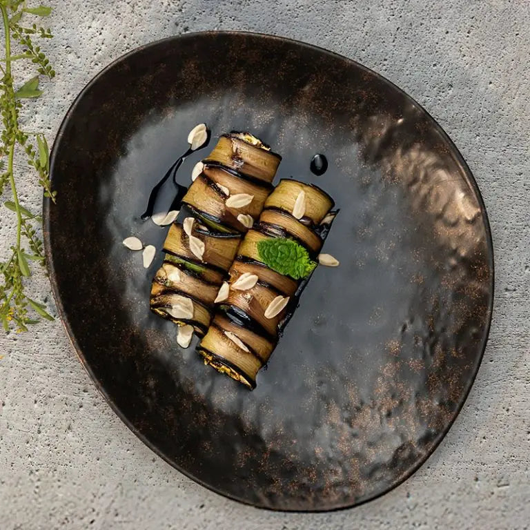 Assiette plate en mélamine raffinée à reflet noir doré