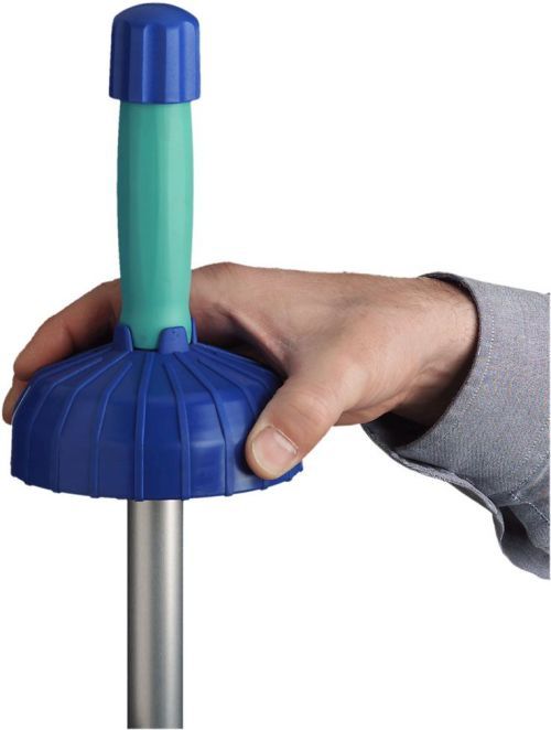 Remplissage pratique du balai réservoir